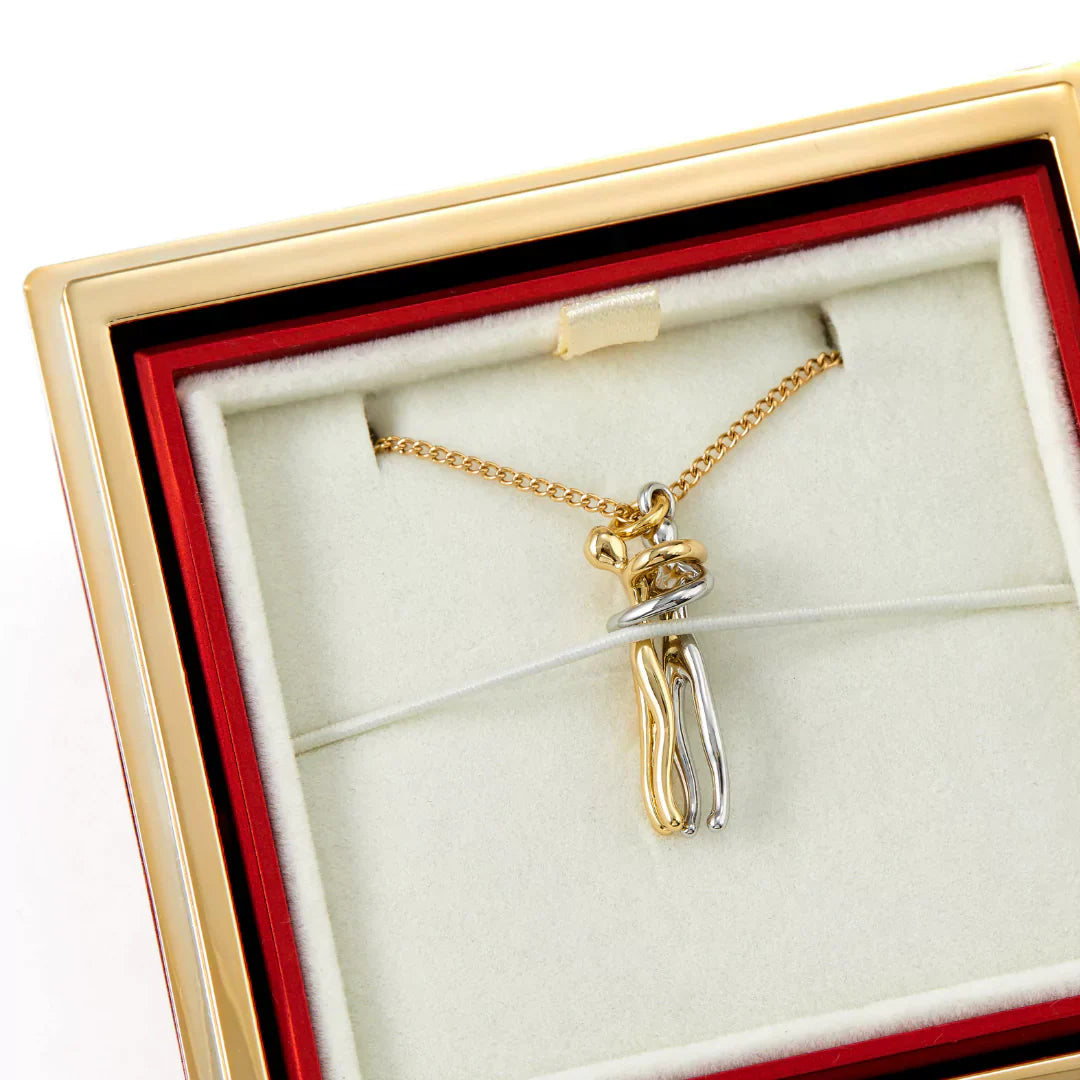 Hug chain with everlasting rose