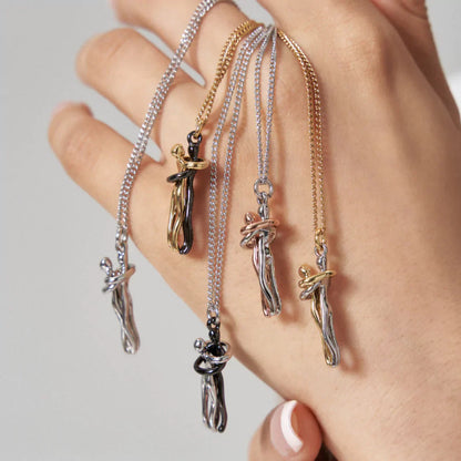 Hug chain with everlasting rose