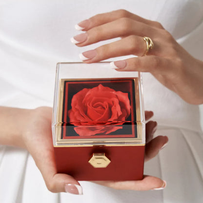 Hug chain with everlasting rose
